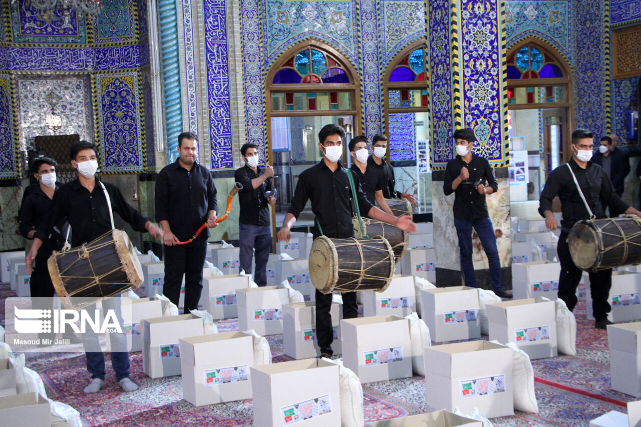شور حسینی توامان با کمک‌های مومنانه در شیراز رقم خورد