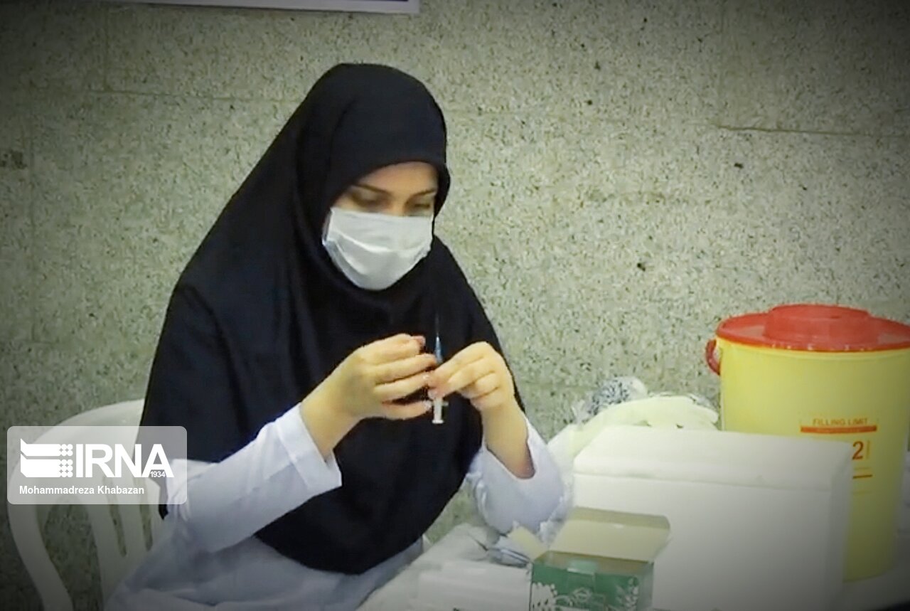 فیلم-  انجام واکسیناسیون در مرکز تجمیعی شهید تندگویان اهواز 