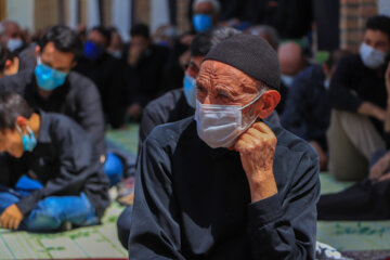 伊朗全国各地在“阿舒拉日”举行了盛大的悼念仪式