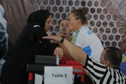 Vier iranische Frauen gewinnen Medaillen bei der Armwrestling-Asienmeisterschaft