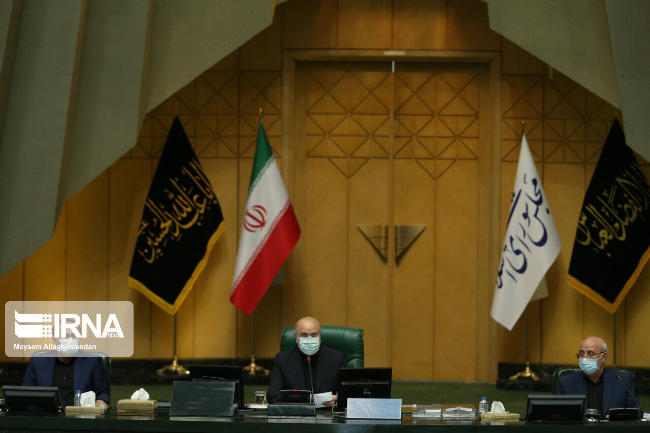 کادر درمان در یک سال و نیم گذشته مجاهدت و از جان گذشتگی نشان دادند