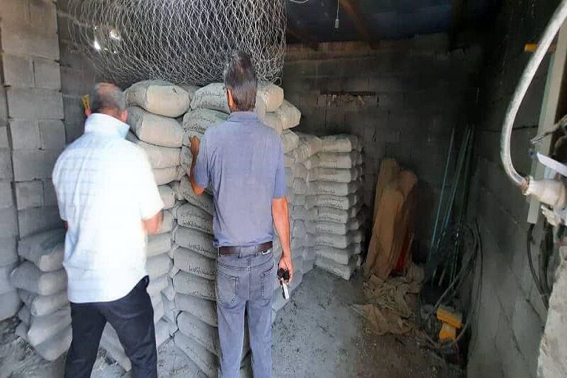 ۱۴ تن سیمان احتکاری در پارس‌آباد مغان کشف شد