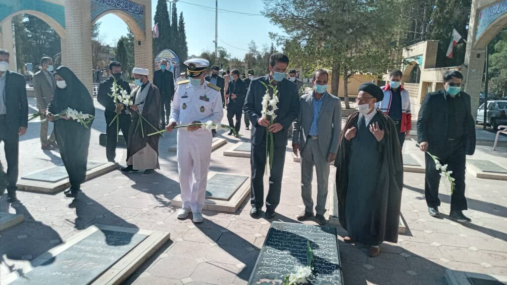 امام جمعه سیرجان: مدیران از شهیدان انقلاب درس بگیرند