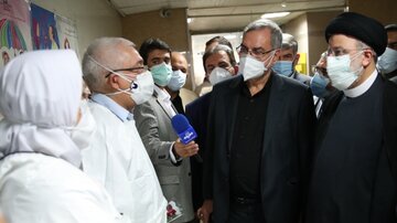 بازدید دکتر رئیسی از بخش بیماران کرونایی بیمارستان رازی اهواز
