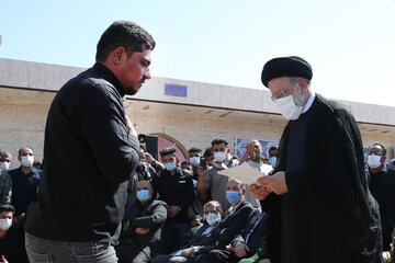 بازدید هوایی رئیس جمهور از منطقه دشت آزادگان و هورالعظیم و حضور در میان مردم روستاهای اطراف هویزه