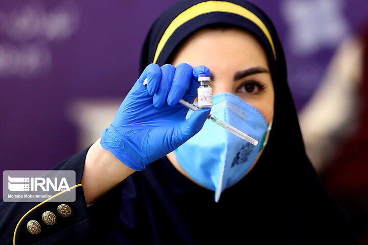 واکسیناسیون گروه سنی ۴۵ سال به بالا در استان مرکزی آغاز شد