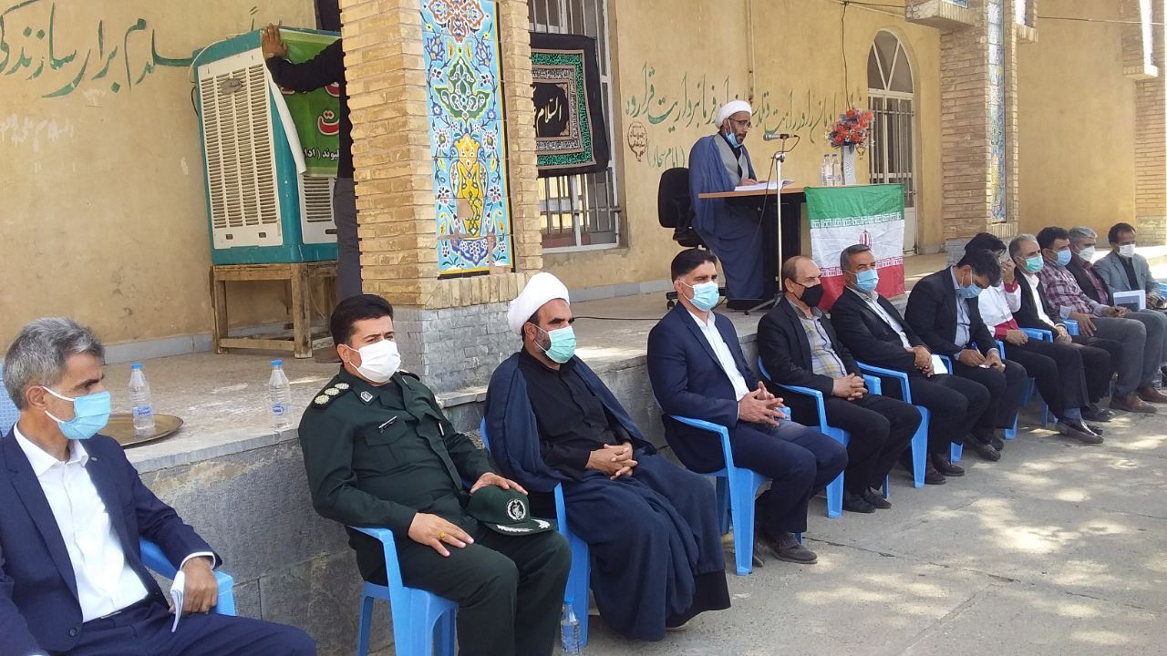 فرماندار کنگاور: میز خدمت حل مشکلات روستاییان را هموار می‌کند
