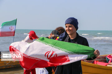 Une ado iranienne bat le record de la plus longue nage dans les eaux libres asiatiques