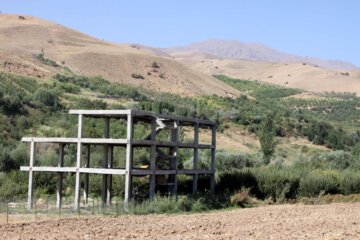 طبیعت منطقه گلدشت بروجرد اسیر ساخت  سازهای غیر مجاز