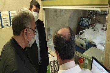 وزیر بهداشت از دکتر طریقت منفرد عیادت کرد
