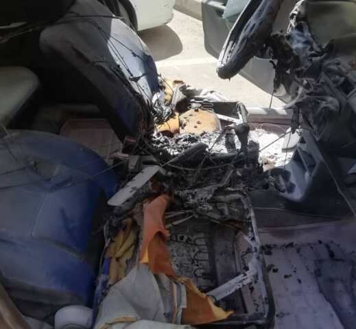 انفجار شیشه عطر، داخل خودرو پراید را در شهر یزد به آتش کشید