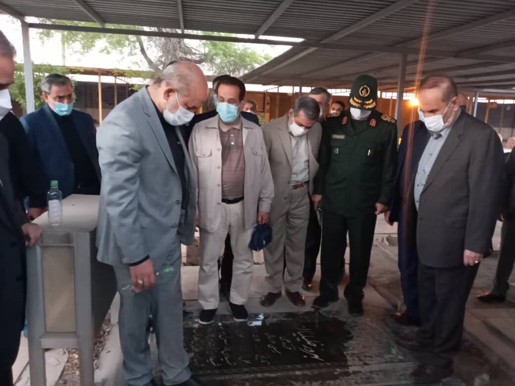 ادای احترام وزیر کشور به مقام شامخ شهدا در اهواز 