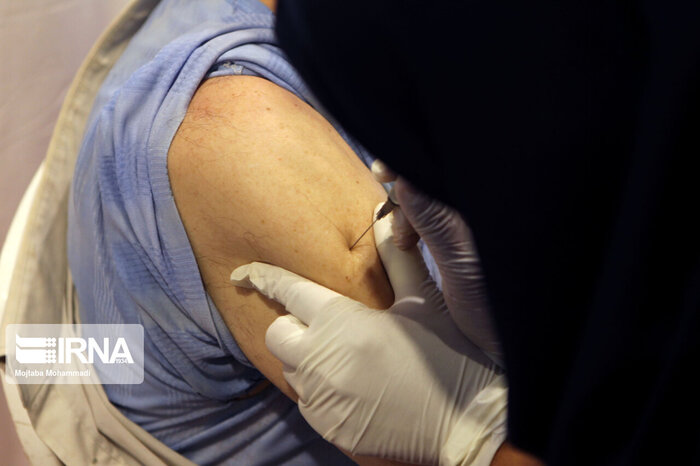 تمام افراد بالای ۱۸ سال در مهاباد علیه کرونا واکسینه می‌شوند