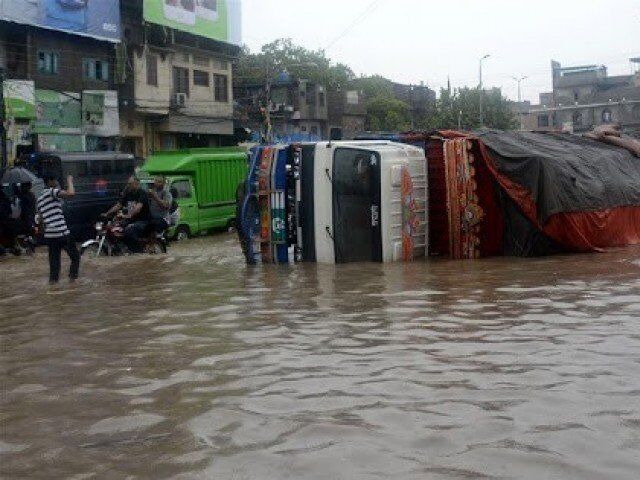 سیل و رانش زمین در پاکستان جان ۱۹ نفر را گرفت