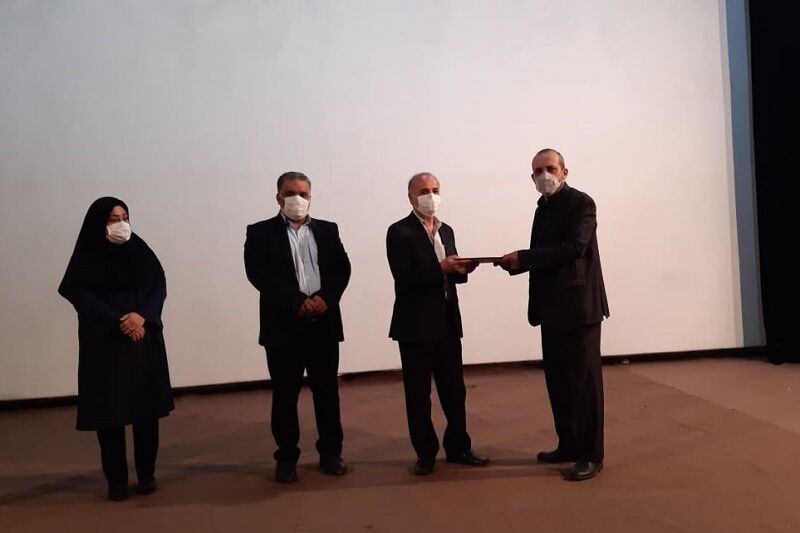 مدیر تنها سینمای آستارا در روز سینما مورد تجلیل مسئولان قرار گرفت