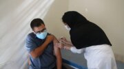 ۱۰ درصد جمعیت بالای ۱۸ سال دانشگاه پزشکی مشهد ۳ دز واکسن کرونا را دریافت کرده‌اند 