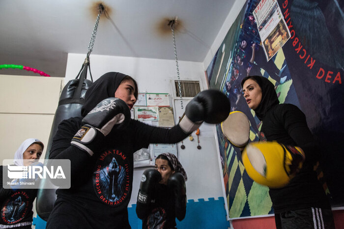 رستگار، پرچمدار بوکس بانوان فارس در بازی‌های آسیایی جوانان