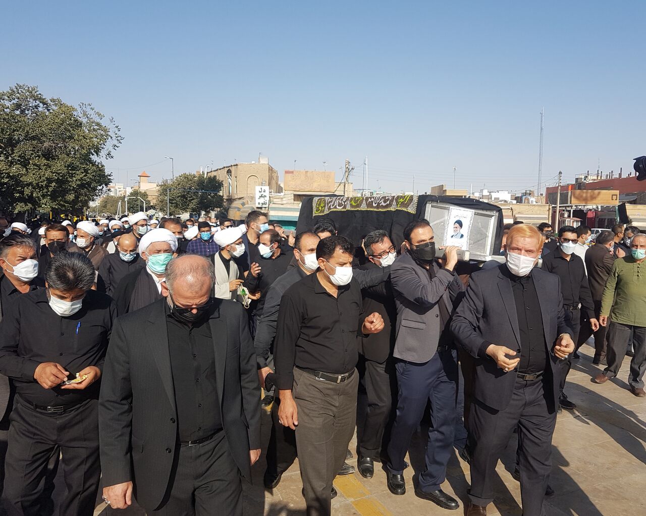 پیکر رئیس فقید دادگاه انقلاب تهران درقم به‌خاک سپرده شد