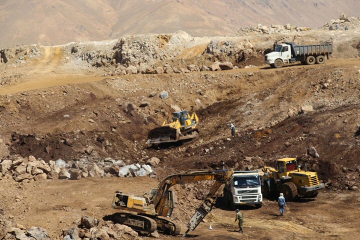 کیفرخواست ۳۲ نفر از متهمان پرونده اخلال در معدن آقدره تکاب صادر شد