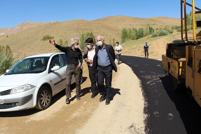 معدن طلای تکاب هزینه ۵۰ میلیارد ریالی آسفالت روستای آقدره را تقبل کرد