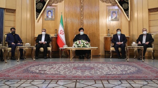 ارتباط با کشورهای منطقه و همسایه از اولویتهای جمهوری اسلامی ایران است