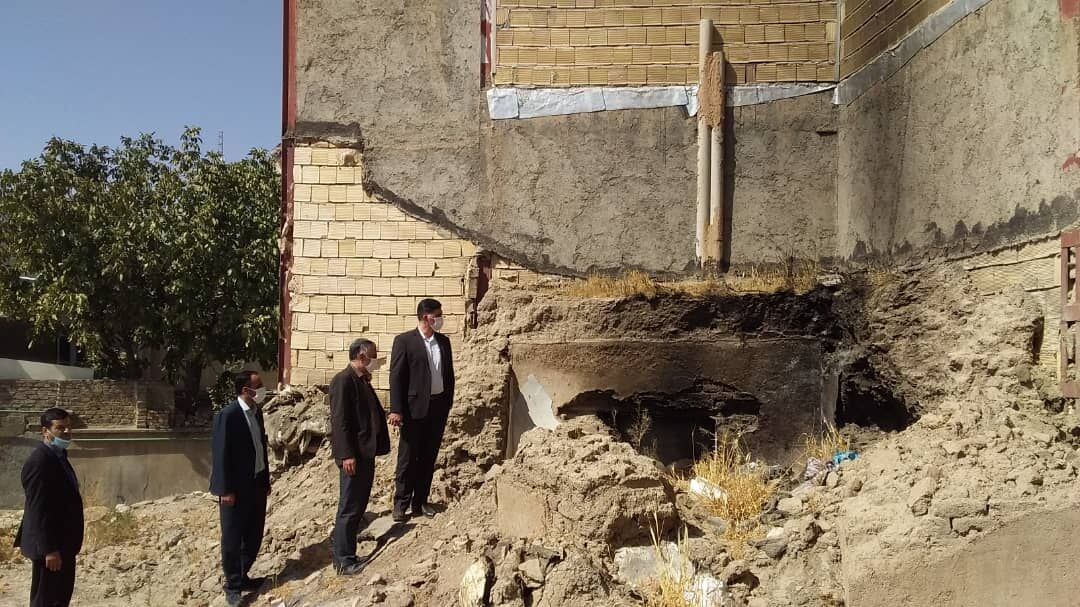 فرماندار: ساختمان‌های مخروبه و متروکه کنگاور تعیین تکلیف شود