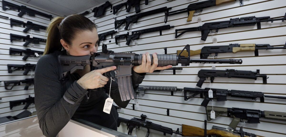 نزدیک به نیمی از خریداران اسلحه در آمریکا را زنان تشکیل می‌دهند