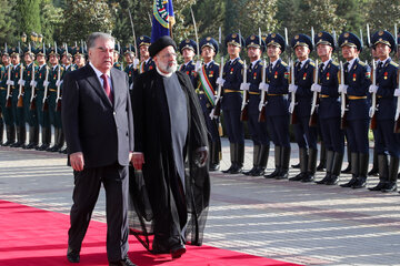 استقبال رسمی رئیس جمهور تاجیکستان از آیت الله رئیسی