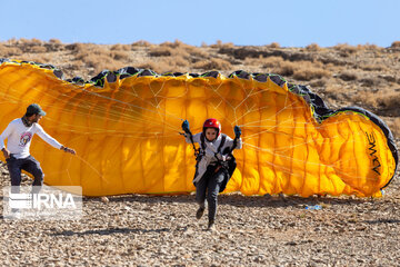 Un site de parapente dans les montagnes de Zagros au centre d’Iran