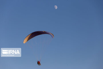 Un site de parapente dans les montagnes de Zagros au centre d’Iran