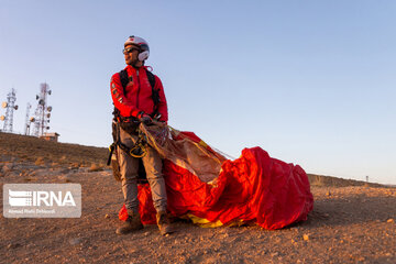 Un site de parapente dans les montagnes de Zagros au centre d’Iran