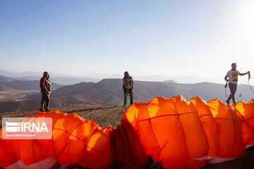 Un site de parapente dans les montagnes de Zagros au centre d’Iran