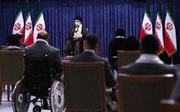 Rencontre des médaillés iraniens aux Jeux Olympiques et Paralympiques de Tokyo 2020 avec le Guide suprême
