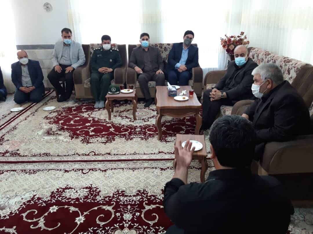استاندار کرمانشاه با خانواده مرحوم‌ کامران هزارخانی ابراز همدردی کرد