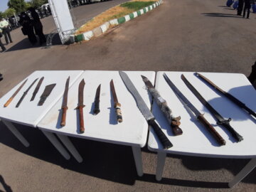 نمایشگاه کشفیات سلاح و مهمات در دزفول