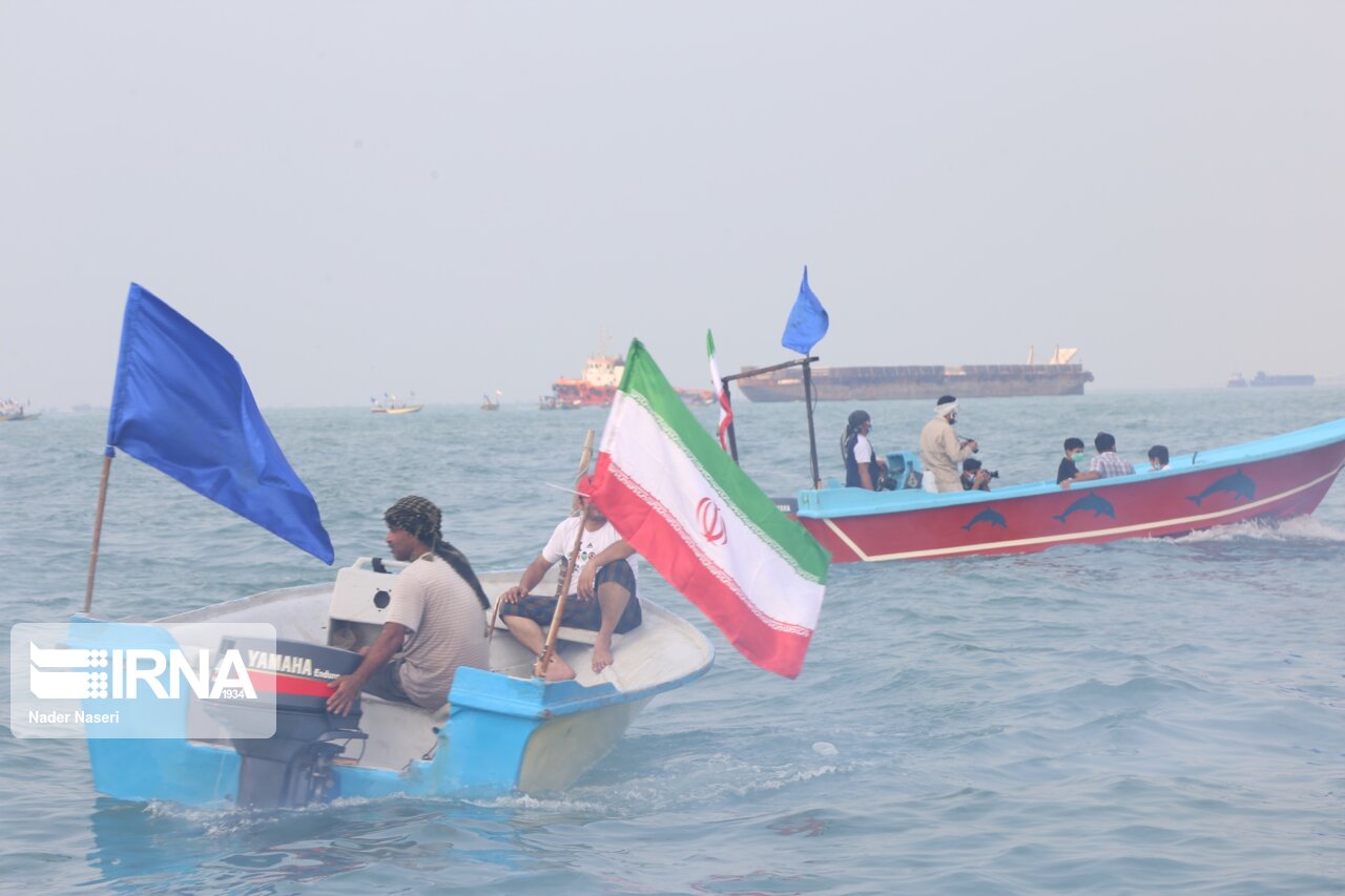 فیلم برگزاری بزرگترین رژه دریایی بسیج مردمی در آب‌های خلیج فارس 