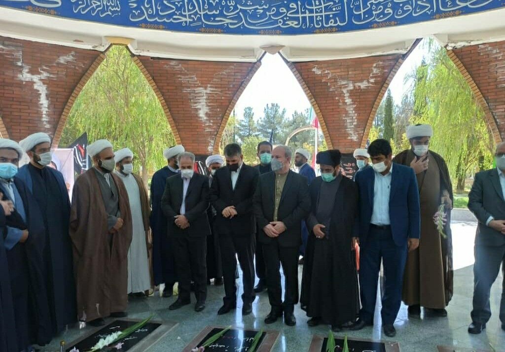 وزیر جهاد کشاورزی به شهدای گمنام ایلام ادای احترام کرد