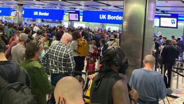 نقص فنی در فرودگاه‌های انگلیس هزاران مسافر را معطل کرد