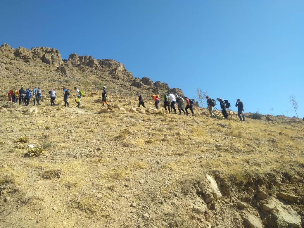غارنوردان آذربایجان‌شرقی «هامپوئیل» مراغه را پاکسازی کردند