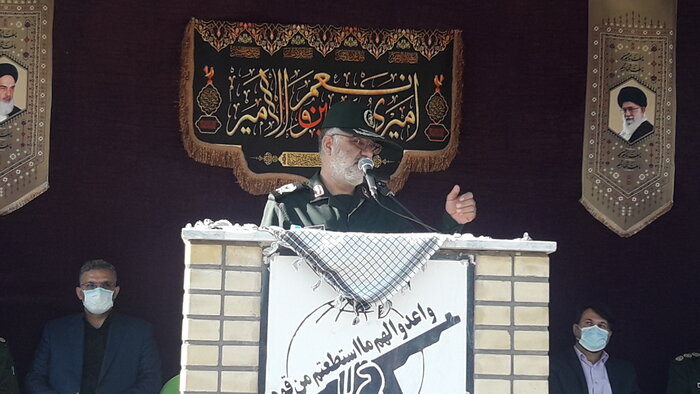 رهبری کاریزماتیک و ملت آگاه از نشانه های اقتدار ایران اسلامی است