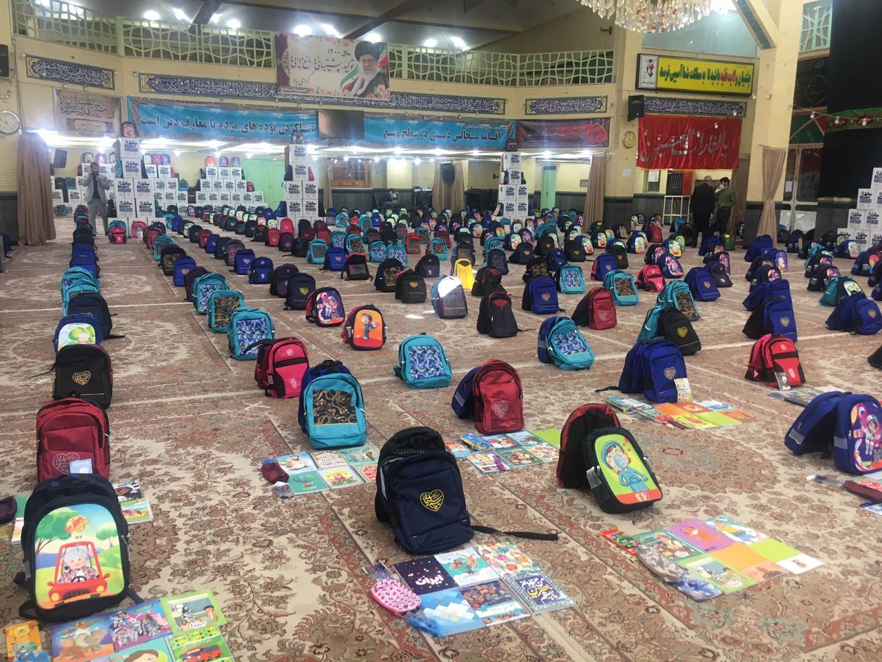 ۲هزار و ۵۰۰ بسته تحصیلی به دانش آموزان نیازمند خوزستان اهدا شد