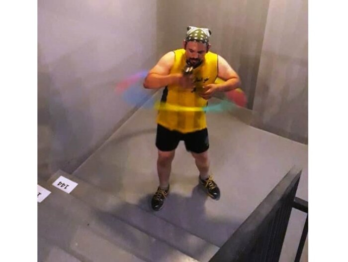 ورزشکار مشهدی رکورد جهانی بالارفتن از پله با حلقه هولاهوپ را کسب کرد