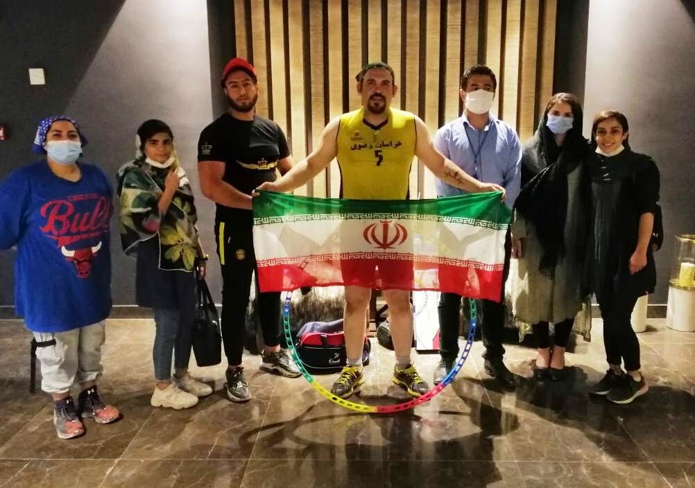 ورزشکار مشهدی رکورد جهانی بالارفتن از پله با حلقه هولاهوپ را کسب کرد
