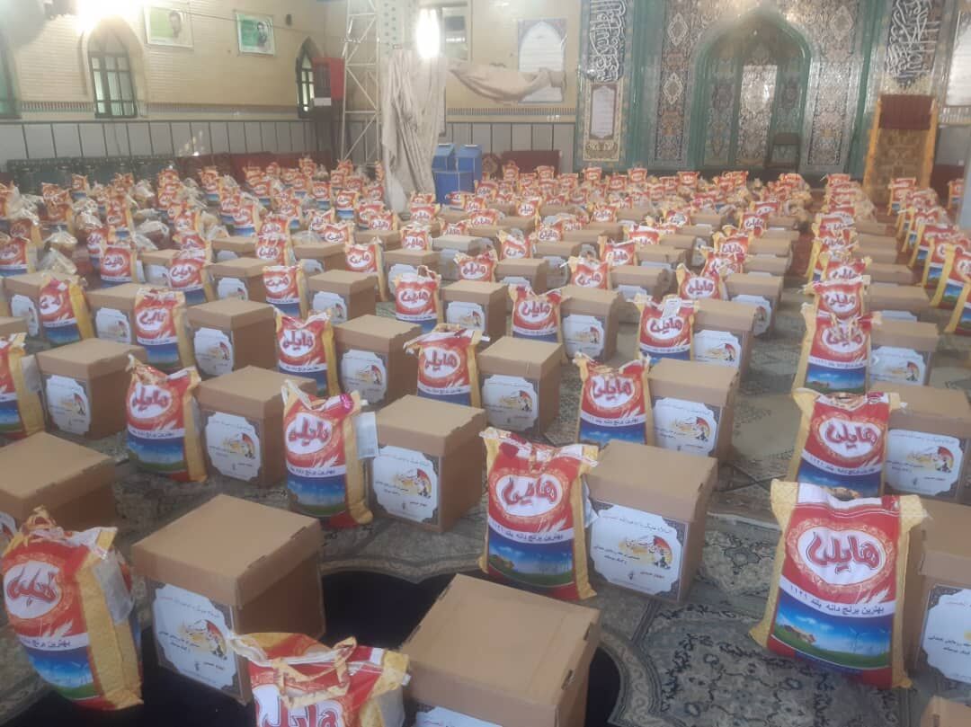 ۱۰۰۰ بسته معیشتی بین نیازمندان دماوند توزیع شد