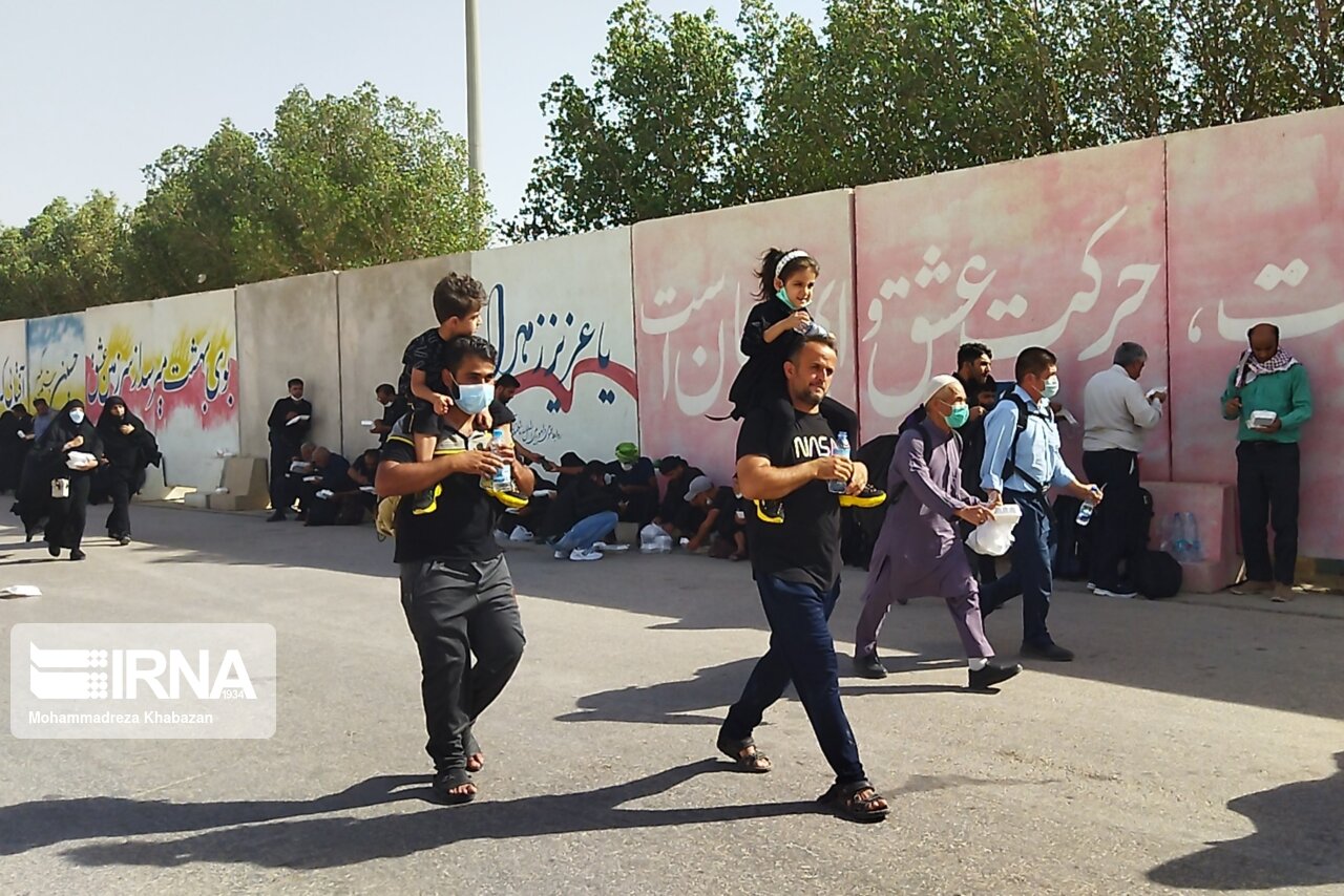 فیلم- تجمع زائران اربعین حسینی در مرز بسته شلمچه 