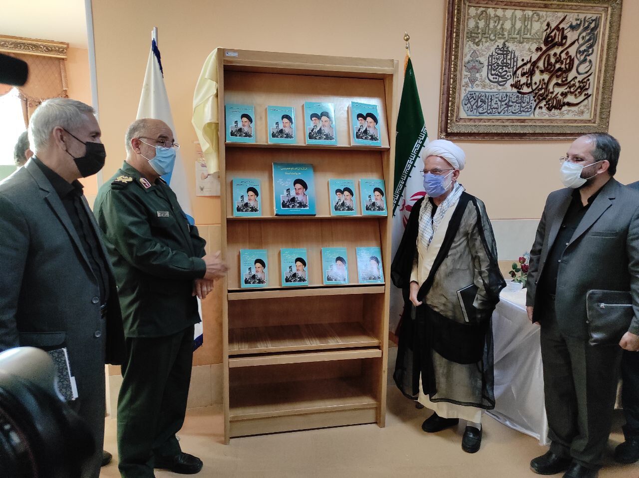 ۱۲ جلد کتاب کنگره نقش امام خمینی (ره ) و دفاع مقدس در خمین رونمایی شد