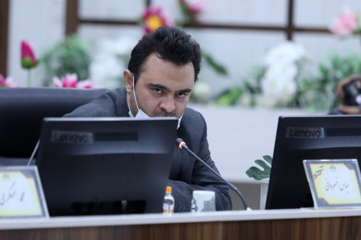 نشست انتخاب شهردار کلانشهر اراک و نظرات موافقان و مخالفان