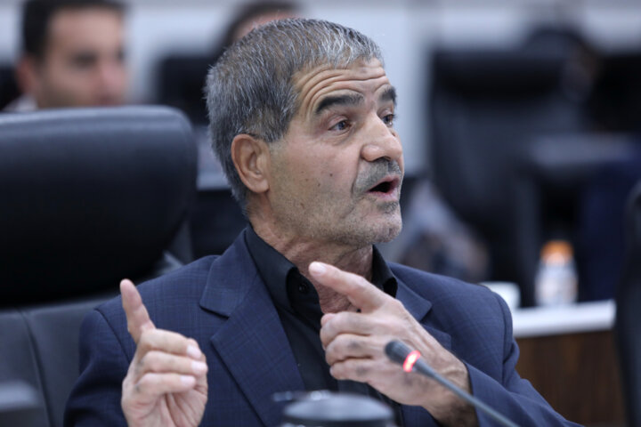 نشست انتخاب شهردار کلانشهر اراک و نظرات موافقان و مخالفان