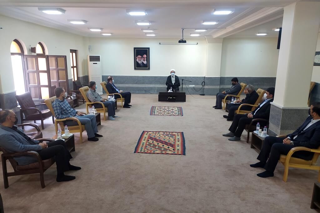 امام جمعه بوشهر: تحقق دولت الکترونیک باعث شفافیت و قانون‌گرایی می‌شود
