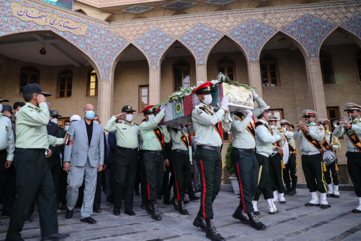 تشییع پیکر شهید دوران دفاع مقدس نیروی انتظامی در اصفهان